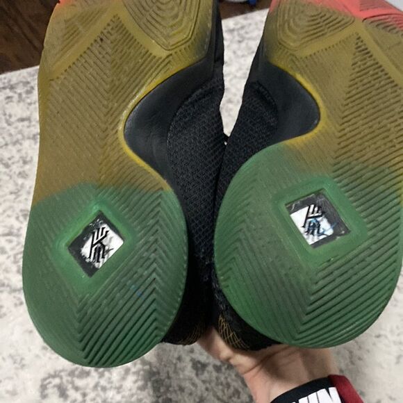Kyrie 3 Black Gradient Rainbow size 11 in EUC rainbow soles great condition - Picture 10 of 12